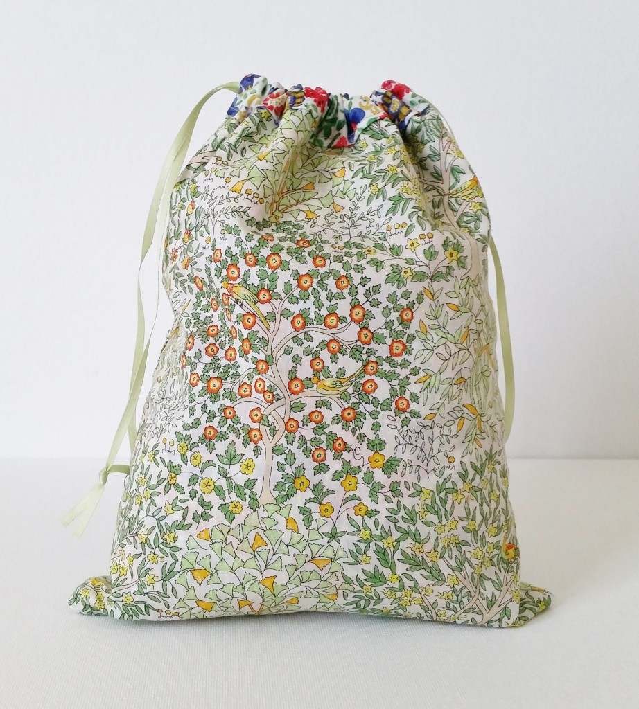 Mad For Fabric - Reversible Drawstring Bag